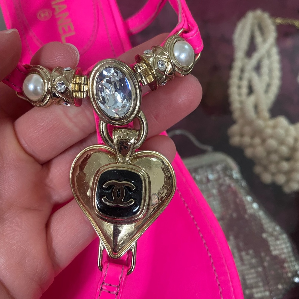 CHANEL Hot Pink Heart Charm T-Strap Sandals - Picture 3 of 6